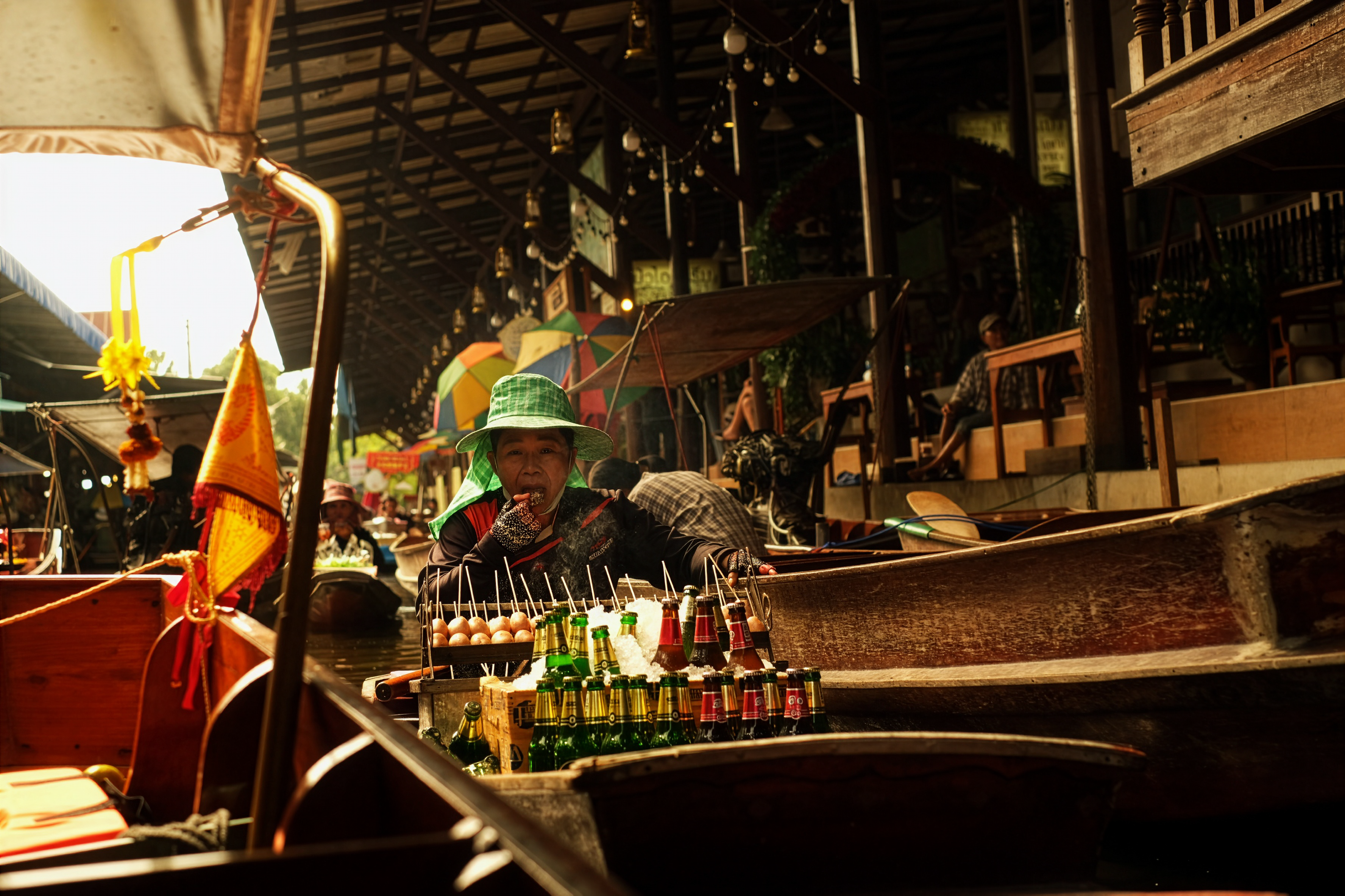 Damnoen Saduak Floating Market Photo - Bangkok Vendor Boat